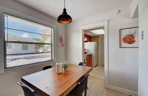Lake Worth Apartment | ♥Cozy 1-bd oasis | 5★ Location, ♛Queen Bed, Sleep 4
