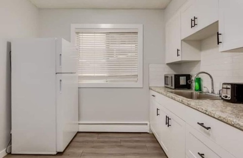 Connaught Apartment | *Cozy* 1 Bdrm Apt In DT Calgary!