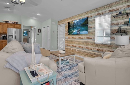 Bonita Springs Villa | Cozy 1 bdrm, Walk to Sugarshack & Coffee shop, Ice Cream, 3 Mi to Beach