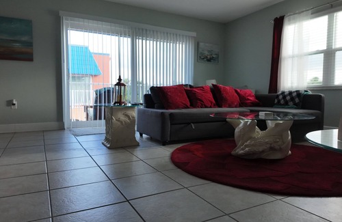 North Redington Beach Condo | Cozy 1-bedroom condo with fitness room, pool, in lovely North Redington Beach