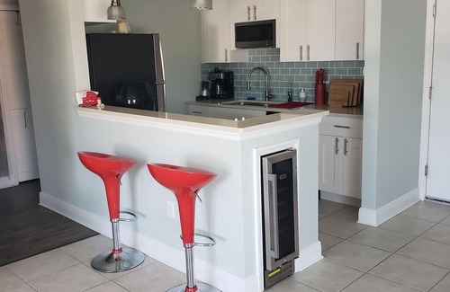 North Redington Beach Condo | Cozy 1-bedroom condo with fitness room, pool, in lovely North Redington Beach