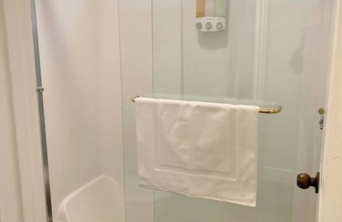 Lakeside Park Hotel | Cozy 1 Bed 1 Bath Close to Gondola w/Kitchenette!
