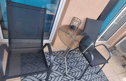 Golden Sands Apartment | Cozy 1 bed with sea view & pool