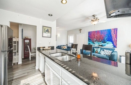 South Padre Island Condo | Cozy 1-bedroom condo in charming South Padre Island with AC