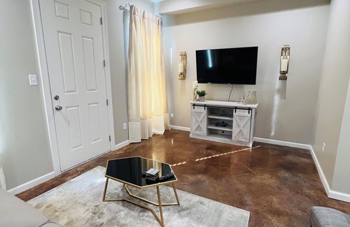 Downtown Condo | Cozy 1-bedroom 1 bath condo in walking distance to downtown Lafayette.