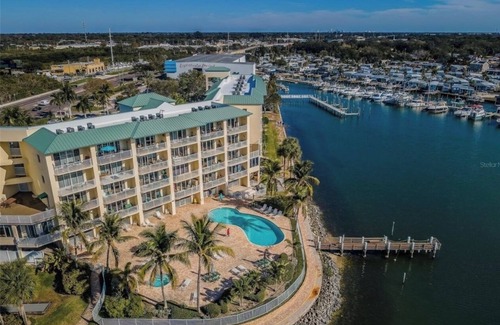 Madeira Beach Condo | Cozy 1-bedroom 1 bath condo in welcoming St. Petersburg with WiFi, AC, Pool