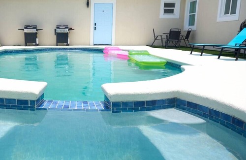Ortona North Apartment | Cozy 1 bedroom Apt Across the beach Large Pool!