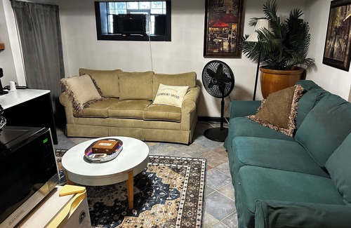 Downers Grove Apartment | Cozy 1-bedroom apartment just 6 minutes drive to Morton Arboretum