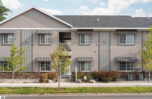 Traverse City Apartment | Cozy 1-bedroom apartment in enchanting Traverse City with WiFi, AC
