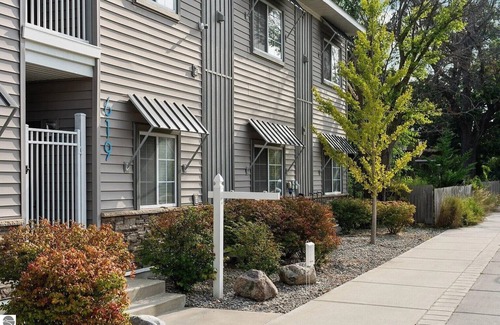 Traverse City Apartment | Cozy 1-bedroom apartment in enchanting Traverse City with WiFi, AC