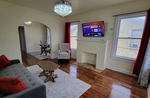 Woodlawn Lake Apartment | Cozy 1-bedroom apartment 5 minutes to Downtown San Antonio, Riverwalk, Pearl