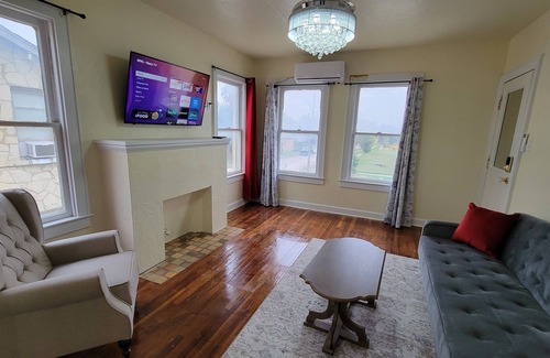 Woodlawn Lake Apartment | Cozy 1-bedroom apartment 5 minutes to Downtown San Antonio, Riverwalk, Pearl