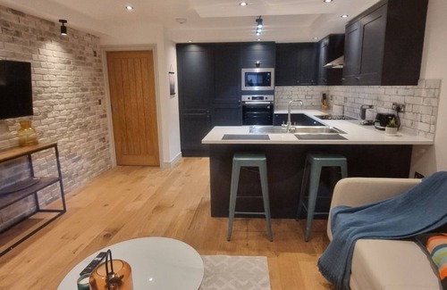 Nottingham City Centre Apartment | Cozy 1-bedroom apartment in tranquil Nottingham with Castle View