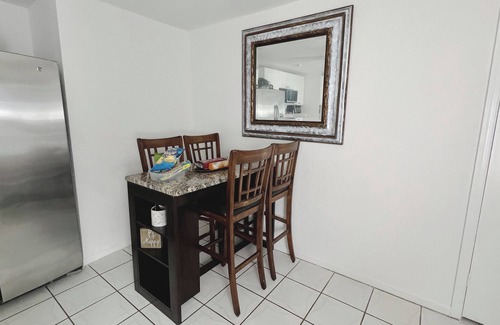 Lake Worth Corridor Apartment | Cozy 1. bedroom apartment in nice Greenacres with AC