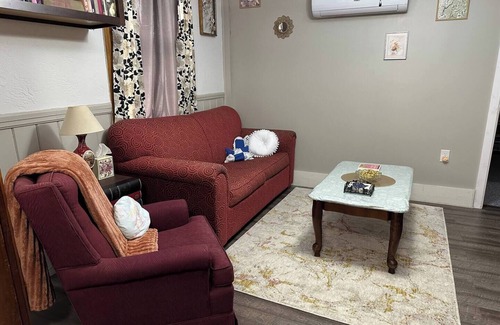 Greenfield Apartment | Cozy 1-bedroom apartment with WiFi, AC in charming Greenfield