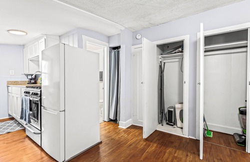 Ferndale Apartment | Cozy 1-bedroom apartment with WiFi, AC in charming Hazel Park