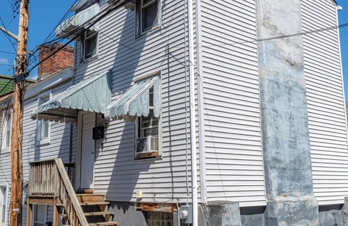 Lower Lawrenceville Apartment | Cozy 1-bedroom apartment in charming Pittsburgh with WiFi, AC