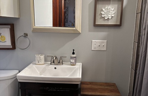 Marquette Apartment | Cozy 1-bedroom apartment with WiFi, AC in adorable Marquette