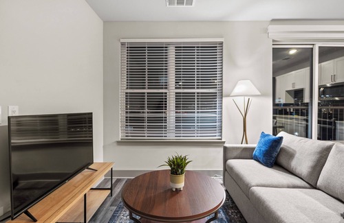 West End Apartment | Cozy 1-bedroom apartment in midtown Nashville with fitness room, pool and WiFi
