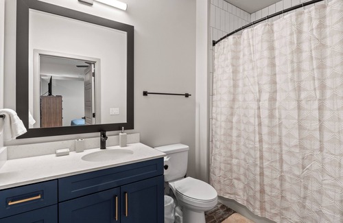 West End Apartment | Cozy 1-bedroom apartment in midtown Nashville with fitness room, pool and WiFi