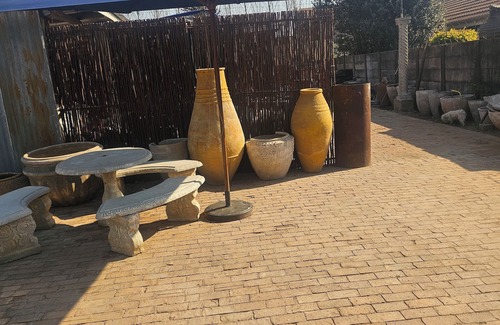 Rietfontein Apartment | Cozy 1-bedroom apartment in fabulous Pretoria with WiFin