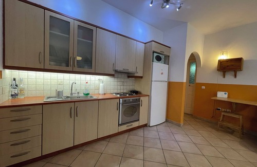 Ampelokipoi Apartment | Cozy 1-Bedroom Apartment with Garden Patio | 2 min to Metro | Central Athens
