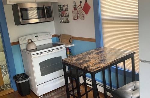 Sanford Apartment | Cozy 1-bedroom apartment in charming Sanford within 20 minutes to Maine beaches