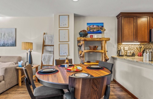 Avon Apartment | Cozy 1-bedroom apartment in enchanting Avon with WiFi, fitness room, and more!