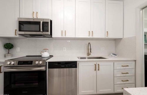 Park Shore Apartment | Cozy 1-bedroom apartment in tranquil Naples with WiFi, fitness room
