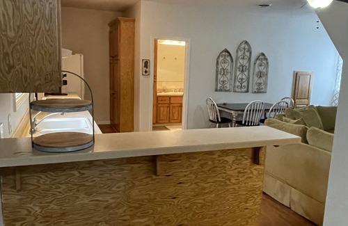 Oxford Apartment | Cozy, 1-bedroom apartment, 11 miles to campus