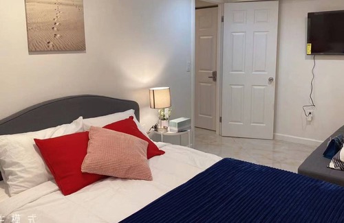 East Flushing Apartment | Cozy 1 Bedroom Apartment near MTA buses