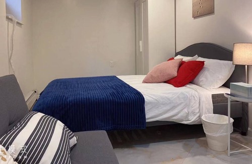 East Flushing Apartment | Cozy 1 Bedroom Apartment near MTA buses