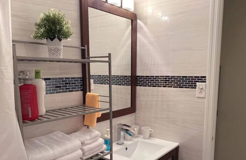 East Flushing Apartment | Cozy 1 Bedroom Apartment near MTA buses