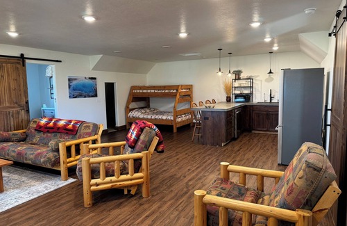 Cody Apartment | Cozy 1-bedroom apartment with WiFi, AC in beautiful Cody