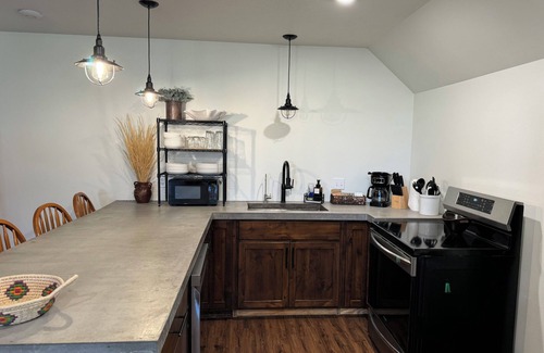 Cody Apartment | Cozy 1-bedroom apartment with WiFi, AC in beautiful Cody
