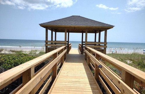 Atlantic Beach Condo | Cozy 1-bedroom condo with AC, wifi, and pool. Just steps to the beach!
