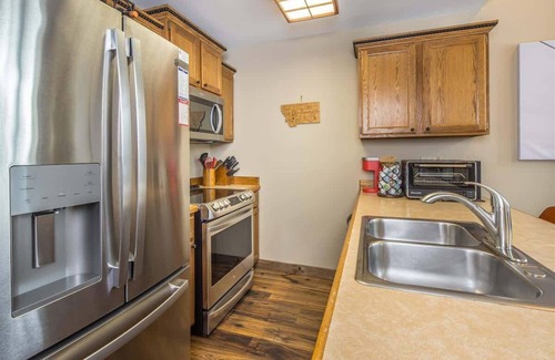 Big Sky House | Cozy 1 Bedroom Cabin With Substaintial Loft