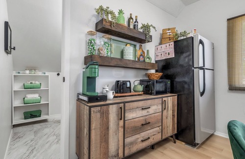 Grantham Apartment | Cozy 1 bedroom, centrally located minutes to Niagara on the Lake, Niagara Falls.