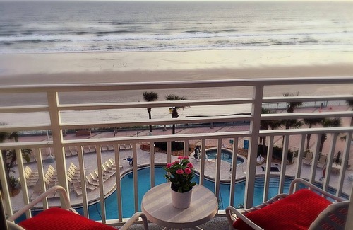 Brush - Stewarts Condo | Cozy 1-bedroom condo in superb Daytona Beach