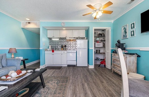 Little River Condo | Cozy 1-bedroom condo with AC, WiFi in charming Little River. 3 miles from beach.