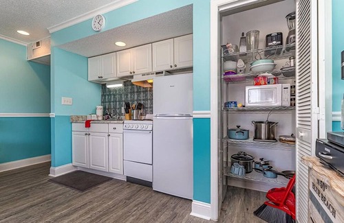 Little River Condo | Cozy 1-bedroom condo with AC, WiFi in charming Little River. 3 miles from beach.