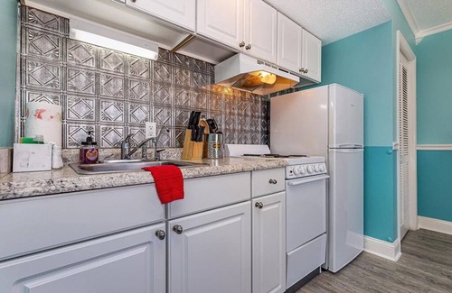 Little River Condo | Cozy 1-bedroom condo with AC, WiFi in charming Little River. 3 miles from beach.