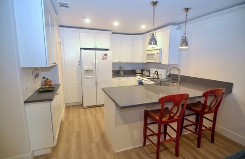 Downtown Palm Springs Condo | Cozy 1-Bedroom Condo in beautiful Palm Springs with fitness room, AC