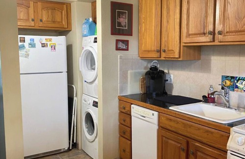 Kailua-Kona Condo | Cozy 1-bedroom condo in Ocean Front Complex, 2 Lanai's and WiFi in Kailua-Kona.