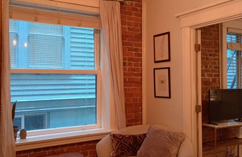Alphabet Historic District Condo | Cozy 1-bedroom condo in welcoming Portland with AC, WiFi