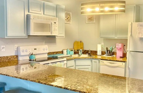 Biloxi Condo | Cozy 1-bedroom condo in gorgeous Biloxi with fitness room, WiFi