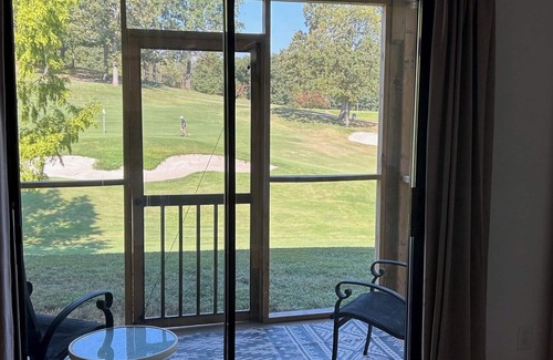 Table Rock Condo | Cozy 1-bedroom condo in lovely Branson with AC, fitness room