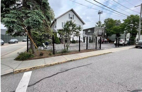 Fifth Ward Condo | Cozy 1-bedroom condo in the heart of Newport
