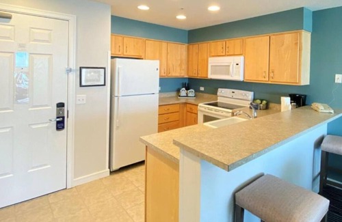 Seaside Condo | Cozy 1-bedroom condo in serene Seaside with fitness room, AC