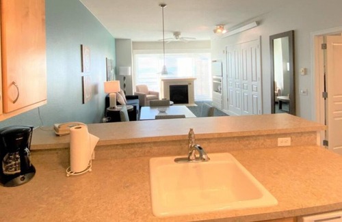 Seaside Condo | Cozy 1-bedroom condo in serene Seaside with fitness room, AC